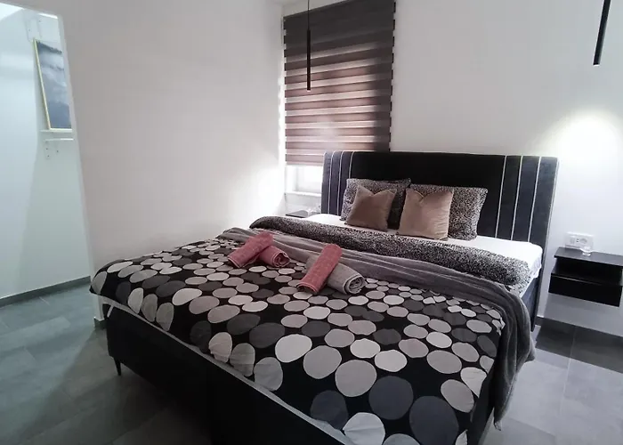 Meraki Two Bedrooms 코스트레나
